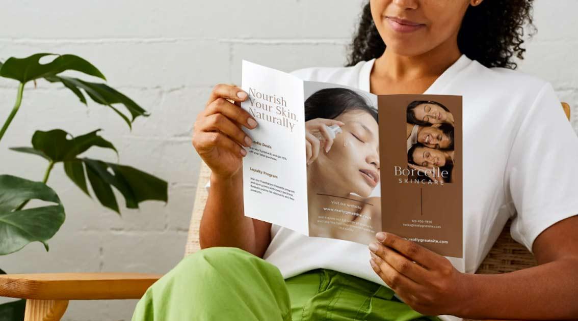 Berbagai contoh brosur promosi yang efektif untuk melipatgandakan penjualan bisnis Anda.